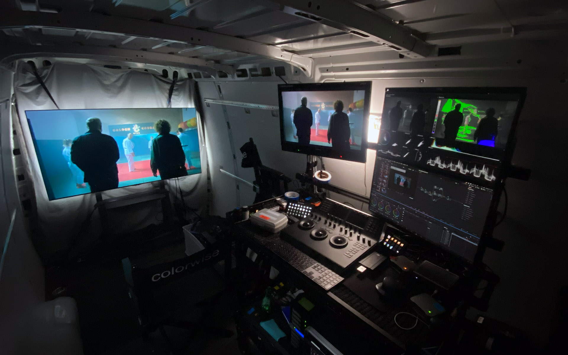 Live grading and calibrated monitoring inside the Colorwise DIT bus
