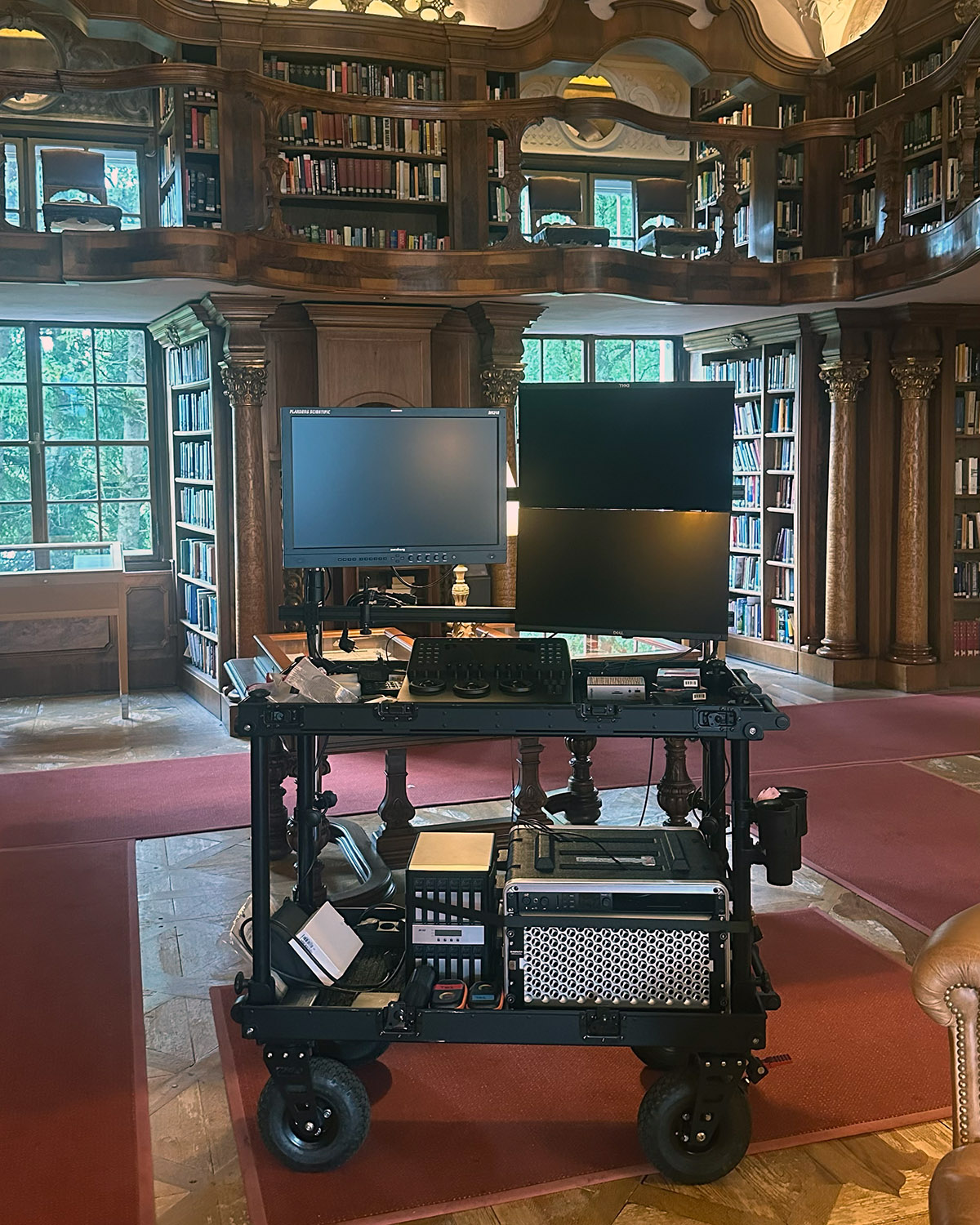 Mobile DIT station / Monitoring and data hardware